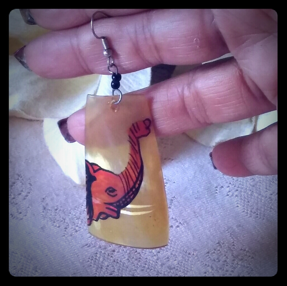 Vintage Shell Handpainted Elephant Dangle Earrings - image 6